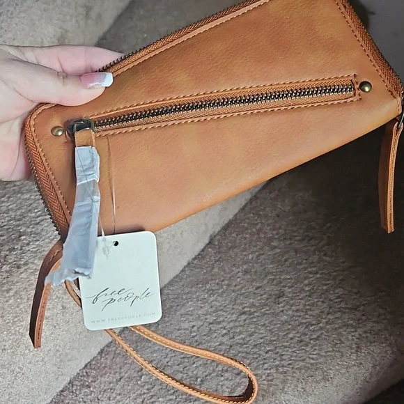 FREE PEOPLE - Brown Tan Distressed Vegan Wallet New - Picture 3 of 3